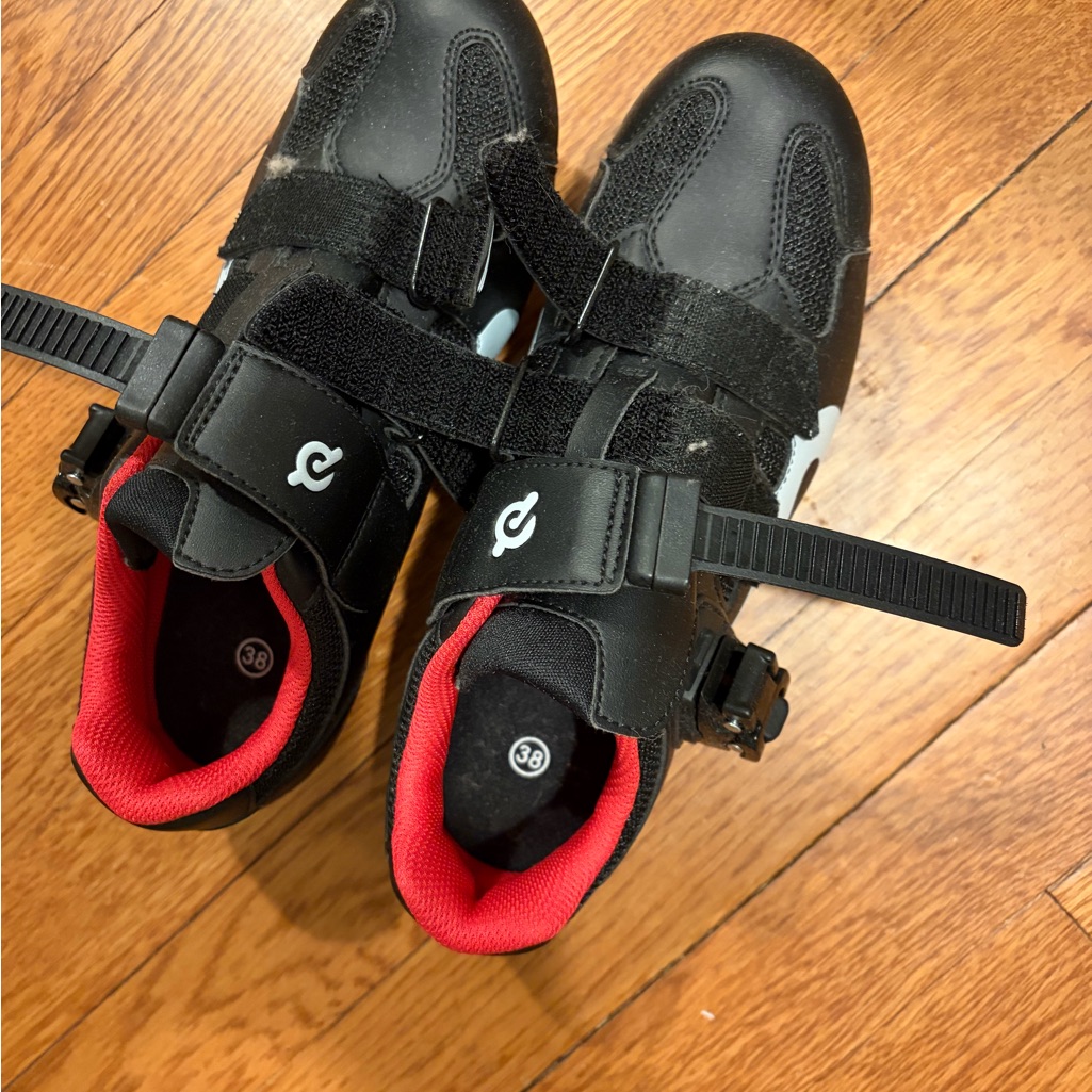 New Peloton Black Athletic Cycling Shoes With Red Lining